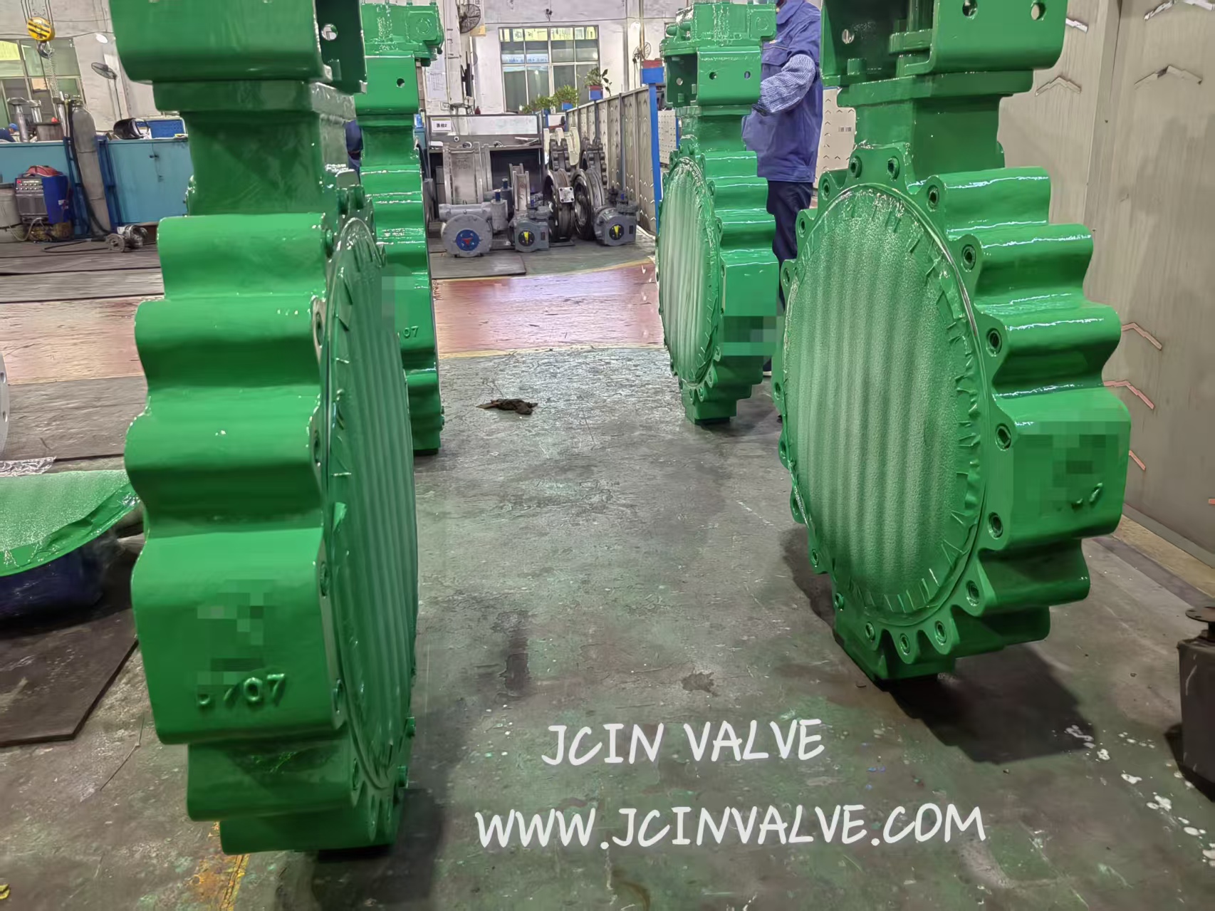 Double eccentric butterfly valve